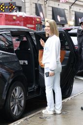 Ginger Zee Leaves Work with a Smile in NYC - 12.11.2024