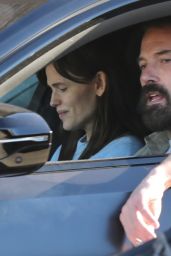 Jennifer Garner Delivers Bagels to Ben Affleck’s Home - 12.07.2024