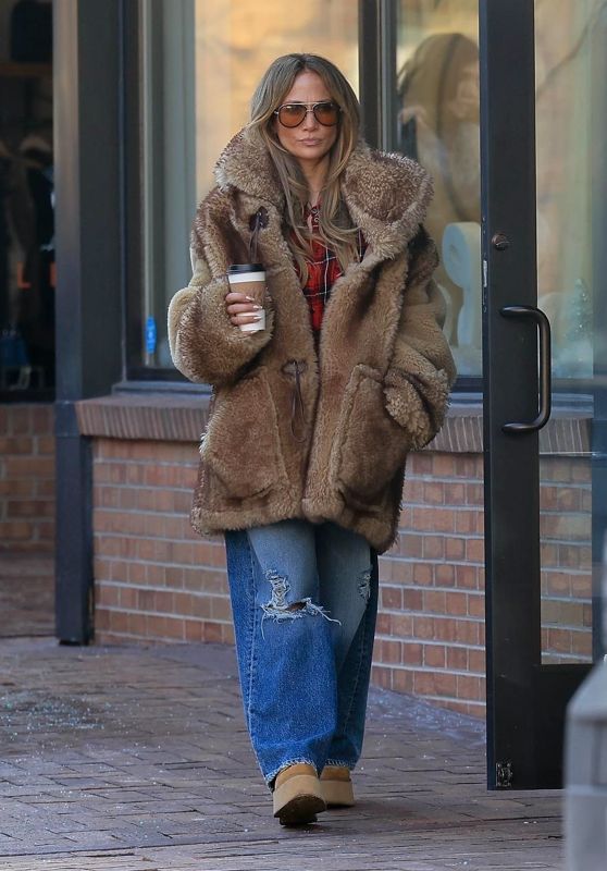 Jennifer Lopez’s Aspen Christmas Eve Shopping Trip: A Family Affair in Style