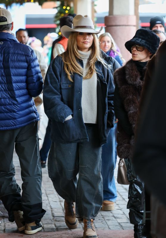 Jennifer Lopez’s Cowboy Chic in Aspen: A Fashion Statement