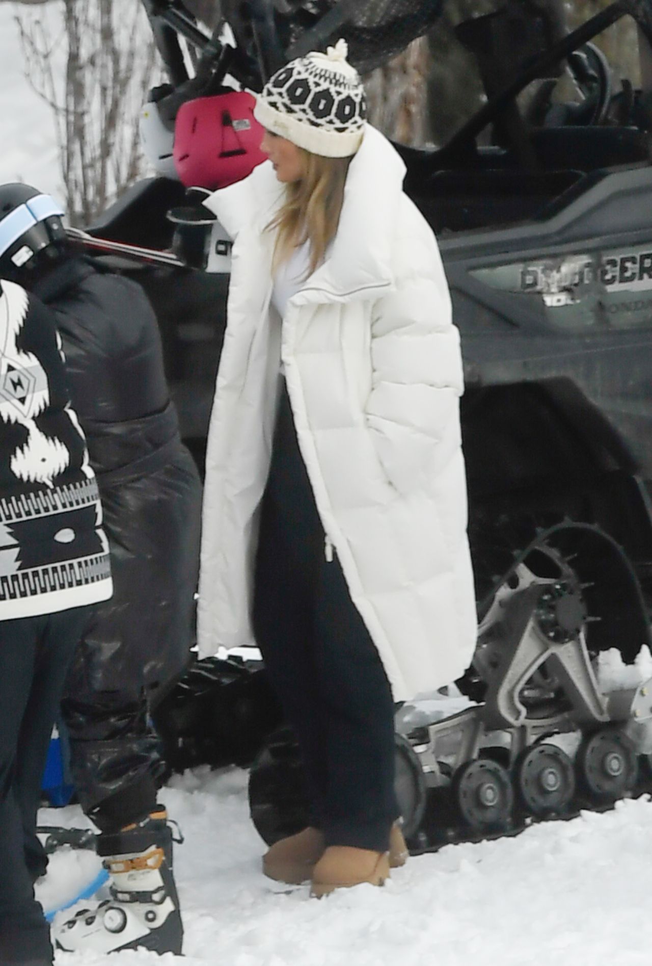 jennifer-lopez-shines-in-aspen-ski-chic-with-chanel-and-ralph-lauren-12-28-2024-8.jpg (1280×1895)