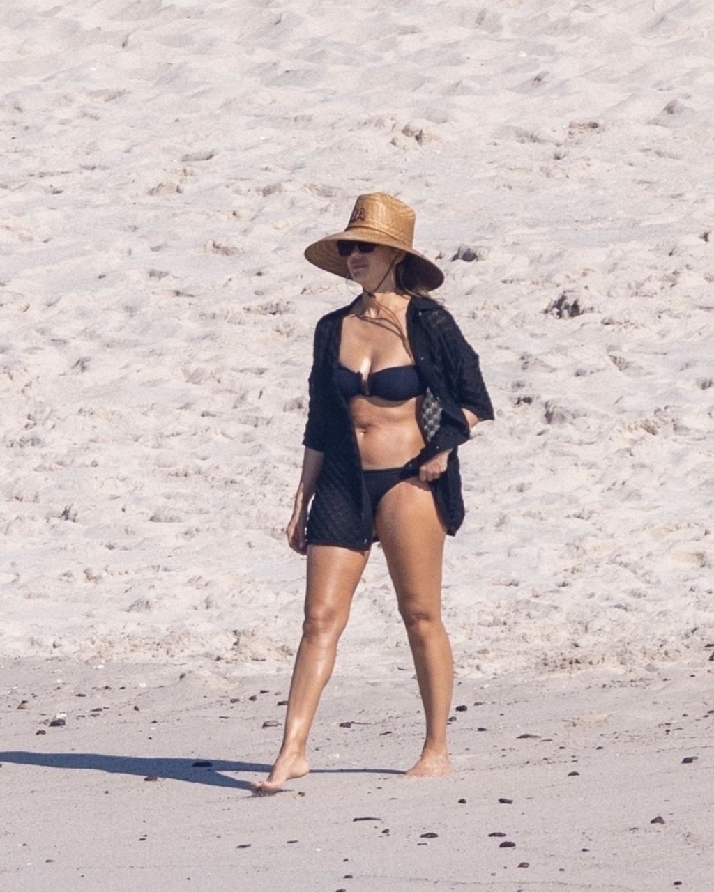 jessica-alba-hits-the-beach-in-stunning-black-ʙικιɴι-puerto-vallarta-11-27-2024-3.jpg (1024×1280)