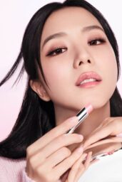 Jisoo Stars in Dior Beauty s Addict Lip Glow Campaign 2024