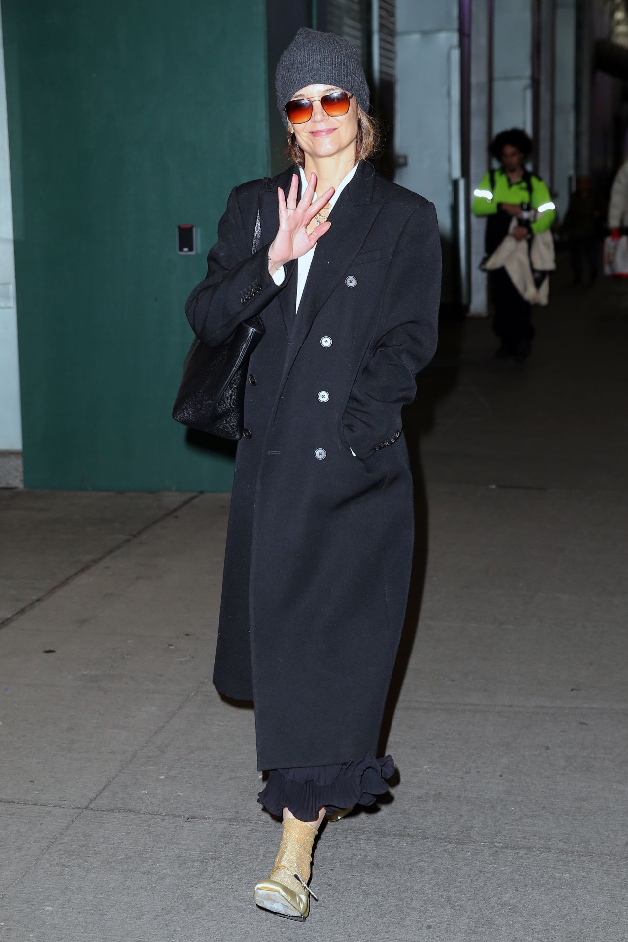 katie-holmes-steps-out-in-chic-winter-style-in-new-york-city-12.30.2024-5.jpg (1280×1920)