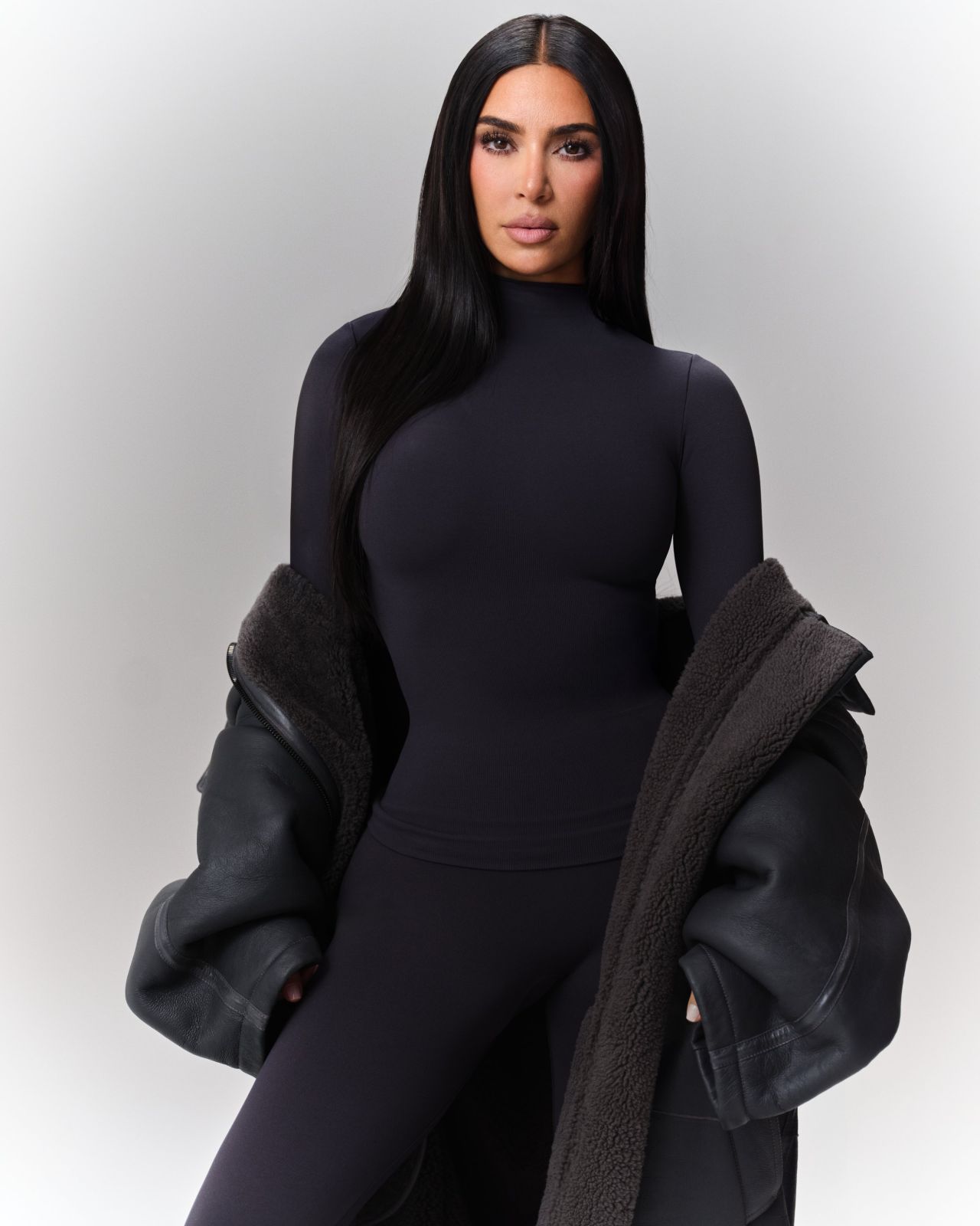 kim-kardashian-in-wwd-magazine-december-2024-4.jpg (1280×1600)