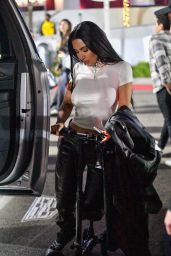 Kim Kardashian Shines at Billie Eilish Concert Despite Broken Foot 12.16.2024