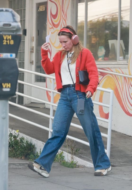 Kristen Bell Spotted Out in Los Feliz (12.27.2024)