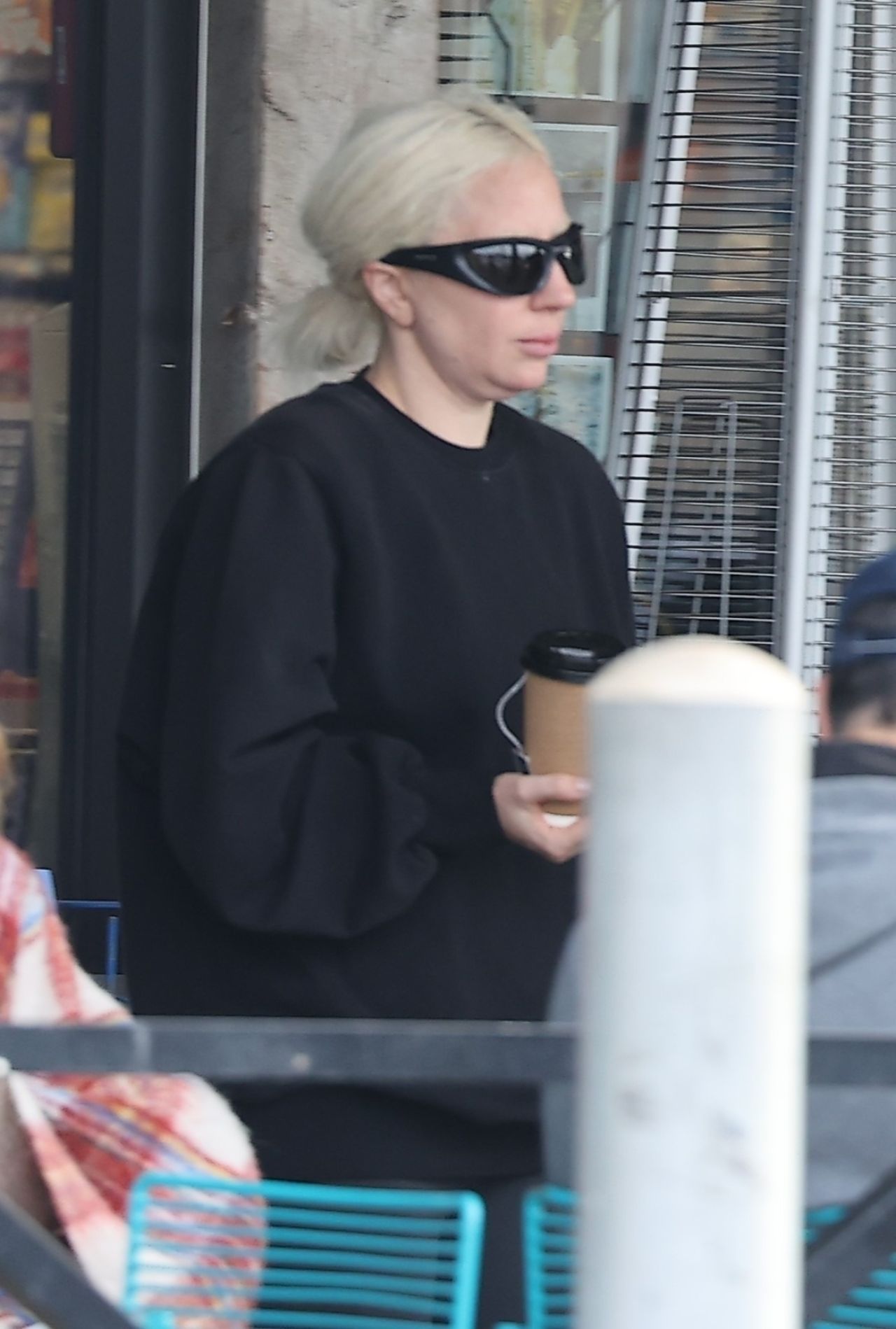 lady-gaga-flaunts-mᴀssive-ring-during-coffee-run-in-malibu-12.11.2024-0.jpg (1280×1899)