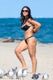 Lauren Pisciotta Shows Off Bikini Body at Miami Beach - 12 08 2024