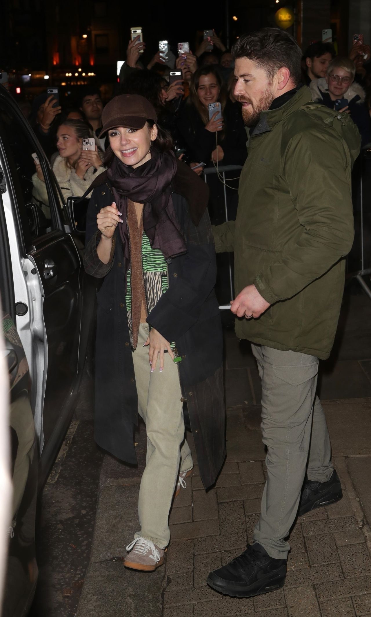 lily-collins-leaves-duke-of-york-theatre-12.13.2024-1.jpg (1280×2127)