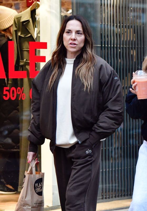 Melanie Chisholm Spends Quality Time with Mother and Daughter on Boxing Day in London (12.26.2024)