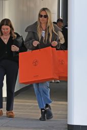 Molly Sims Spotted Shopping on Rodeo Drive 12.21.2024