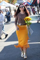 Natasha and Martin Blasick Spotted Shopping at Studio City Farmers Market - Los Angeles 12-01-2024
