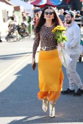 Natasha and Martin Blasick Spotted Shopping at Studio City Farmers Market - Los Angeles [12-01-2024]