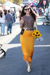 Natasha and Martin Blasick Spotted Shopping at Studio City Farmers Market - Los Angeles [12-01-2024]