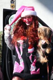 Phoebe Price and Dog Arnold Brighten Up Los Angeles Farmers Market 12 08 2024