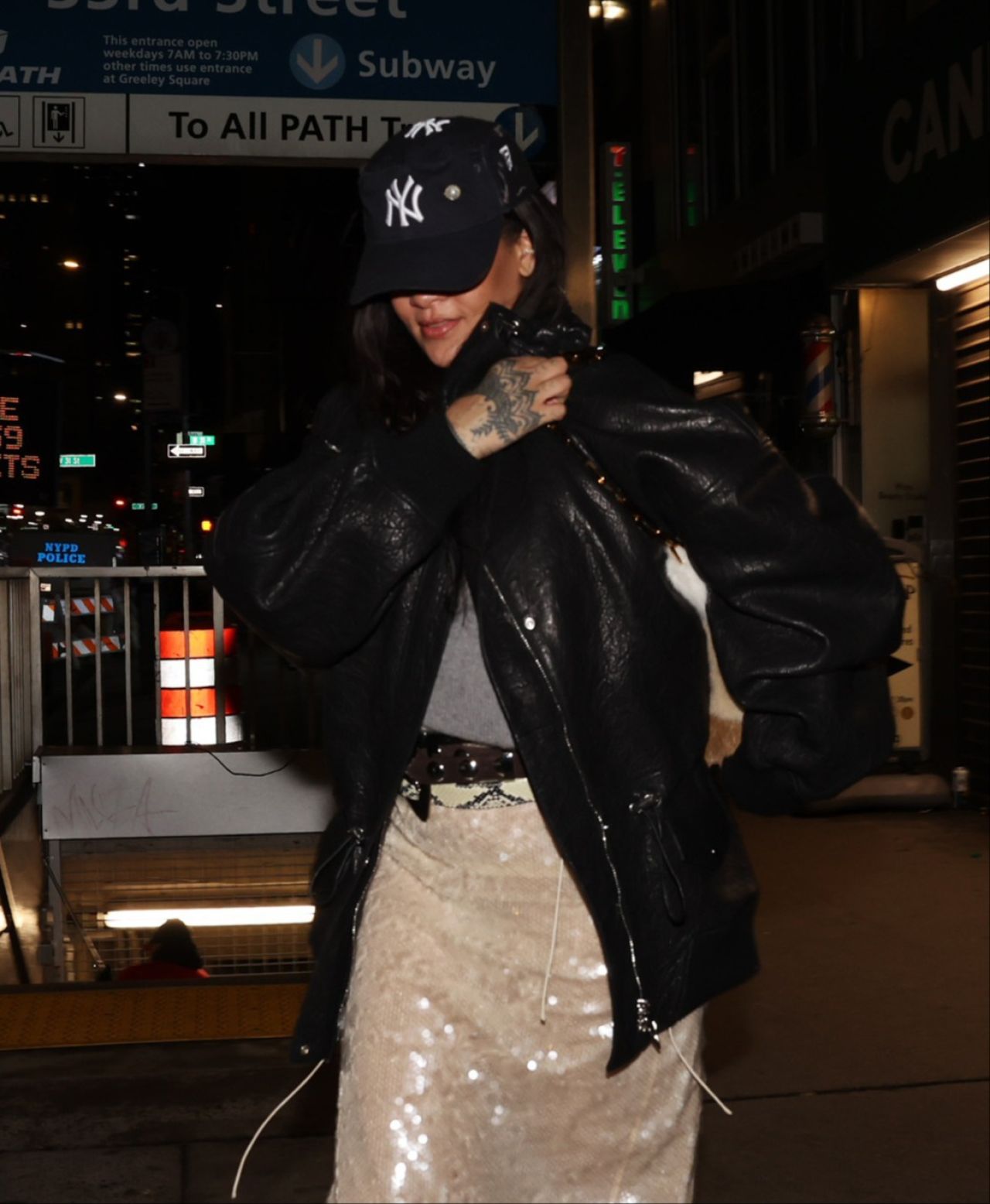 rihanna-spotted-at-prive-in-new-york-12.26.2024-4.jpg (1280×1556)