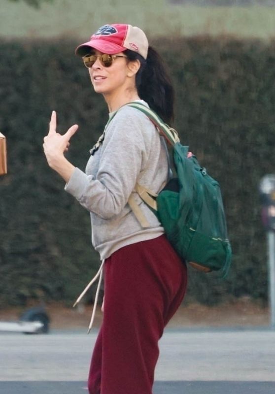 Sarah Silverman and Rory Albanese Spotted at FedEx in LA – 12.17.2024