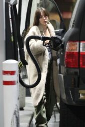 Scout Willis Stuns in Oversized Green Cargos and Beige Cardigan - 12 08 2024