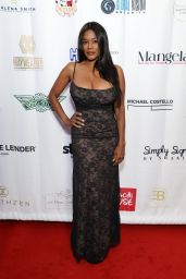 Shannon Barr Spreads Holiday Cheer at Winter Wonderland Toy Drive 12.07.2024