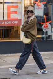 Sienna Miller s Chic Notting Hill Stroll: Luxury Meets Casual Cool