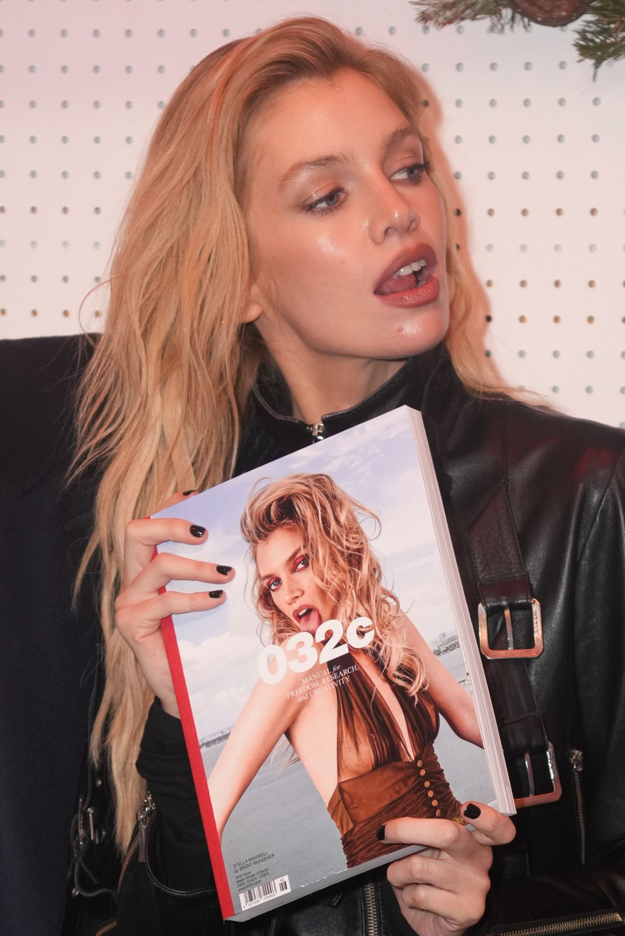 stella-maxwell-celebrates-032c-magazine-cover-in-style-12.14.2024-2.jpg (1280×1918)