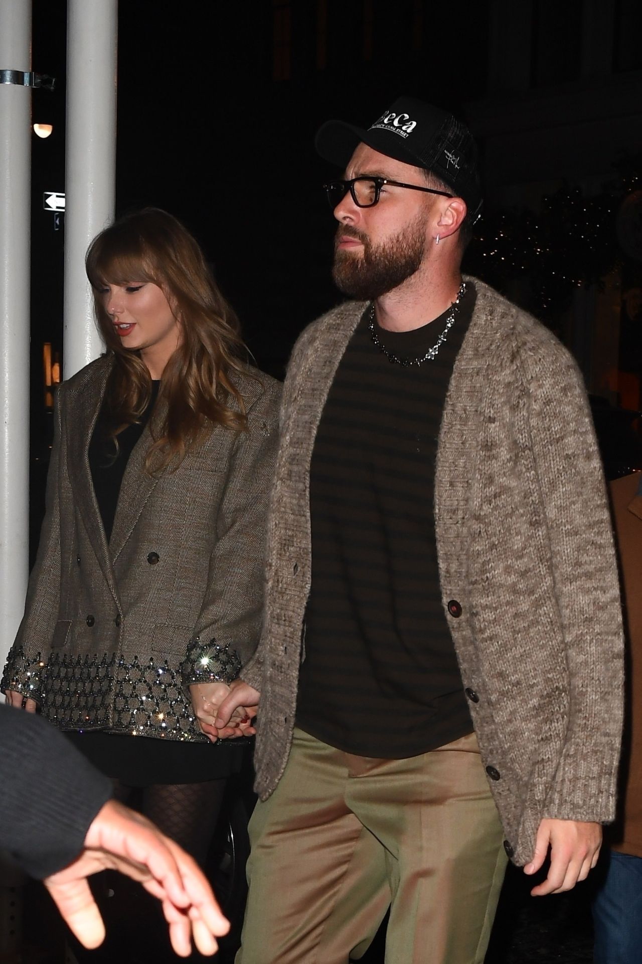 taylor-swift-s-glittering-nyc-date-night-with-travis-kelce-10-27-2024-0.jpg (1280×1920)