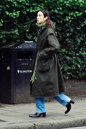 Alexa Chung Braves London Weather 01.23.2025