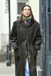 Alexa Chung Braves London Weather 01.23.2025