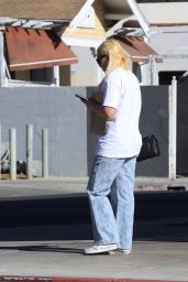 Amanda Bynes Spotted at FedEx Office in LA - 01.20.2025