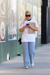 Amanda Bynes Spotted at FedEx Office in LA - 01.20.2025