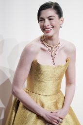 Anne Hathaway Dazzles in Oscar de la Renta at Bvlgari