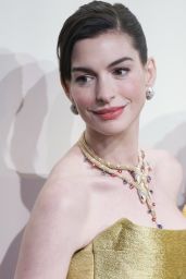 Anne Hathaway Dazzles in Oscar de la Renta at Bvlgari