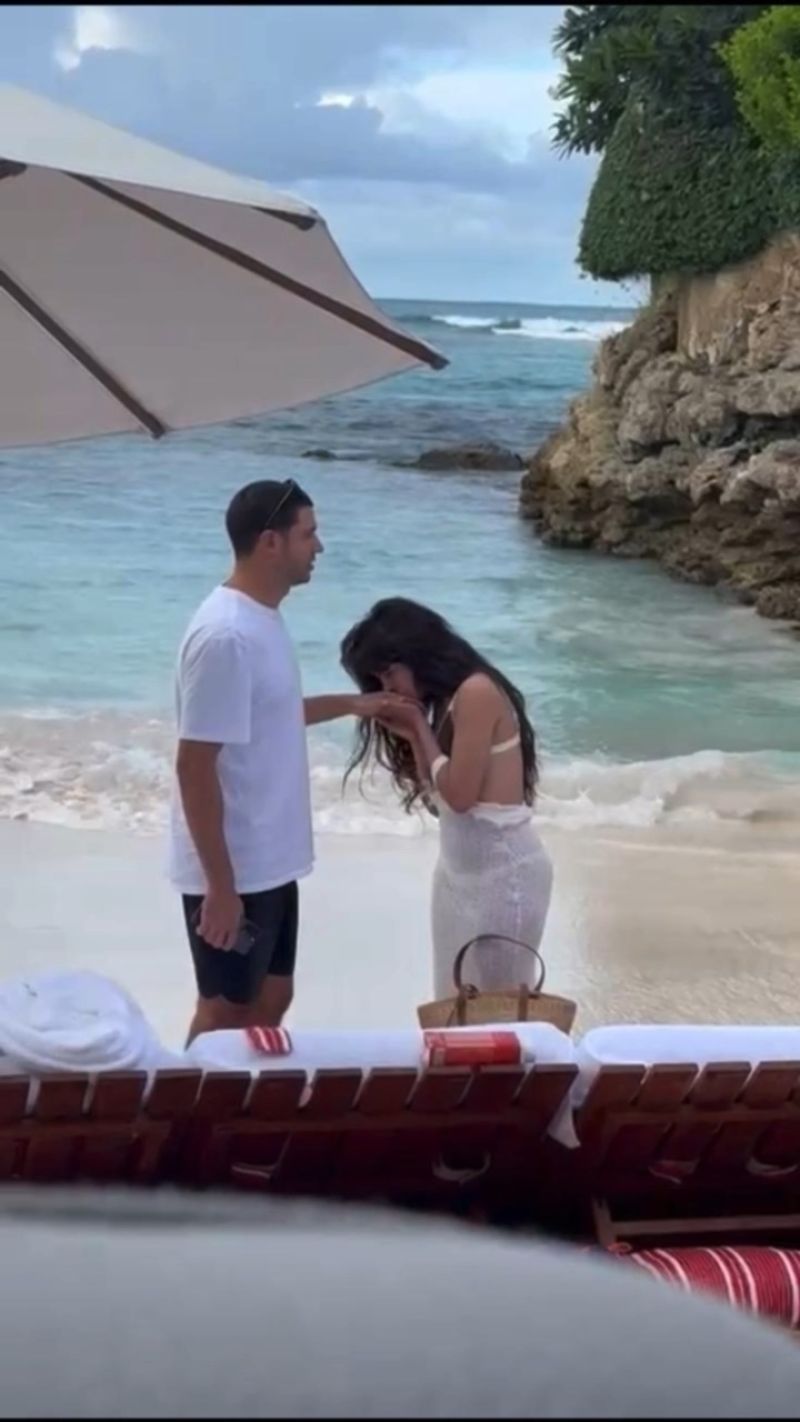 camila-cabello-and-henry-chalhoub-enjoy-a-romantic-getaway-in-st.-barth-01.04.2025-1.jpg (800×1422)