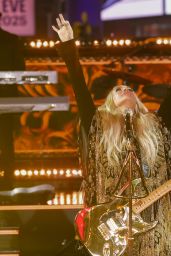 Carrie Underwood Rocks Times Square on New Year