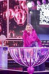 Carrie Underwood Rocks Times Square on New Year