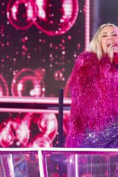 Carrie Underwood Rocks Times Square on New Year