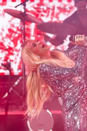 Carrie Underwood Rocks Times Square on New Year