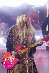 Carrie Underwood Rocks Times Square on New Year