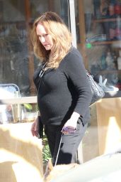 Catherine Bach Enjoys Family Lunch at Joan