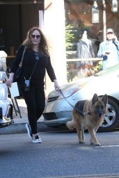 Catherine Bach Enjoys Family Lunch at Joan