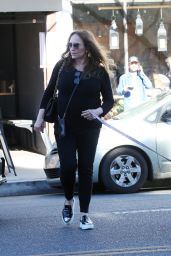 Catherine Bach Enjoys Family Lunch at Joan