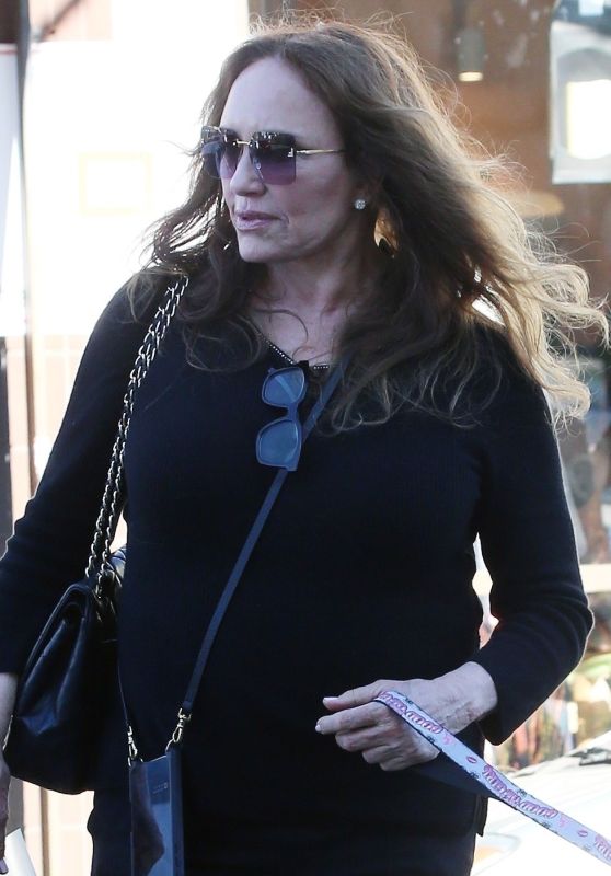 Catherine Bach Enjoys Family Lunch at Joan