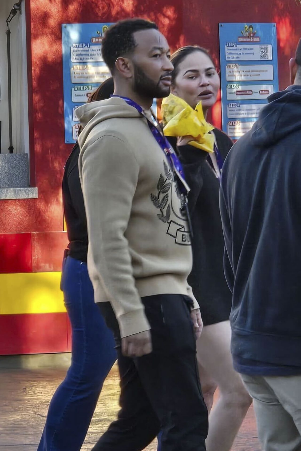 chrissy-teigen-and-john-legend-build-family-memories-at-legoland-after-l.a.-fire-evacuation-01.10.2025-2.jpg (1280×1920)