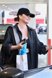 Chrissy Teigen Seen at Dermatologist & Valet in Beverly Hills 01.23.2025