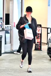 Chrissy Teigen Seen at Dermatologist & Valet in Beverly Hills 01.23.2025