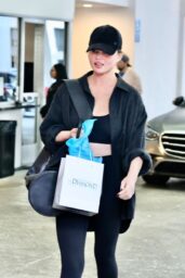 Chrissy Teigen Seen at Dermatologist Valet in Beverly Hills 01 23 2025