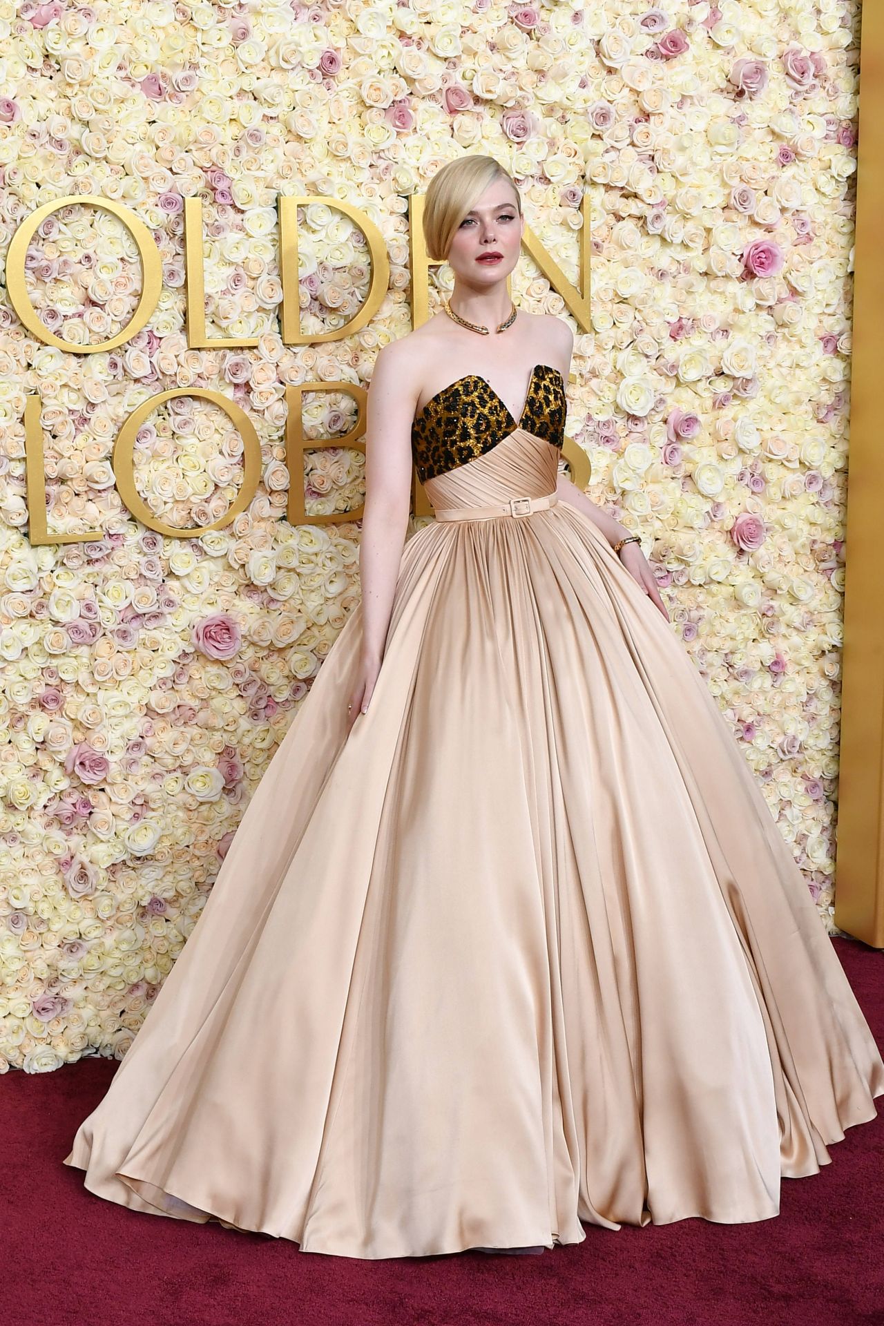 elle-fanning-s-cartier-elegance-balmain-glam-at-the-2025-golden-globes-4.jpg (1280×1920)