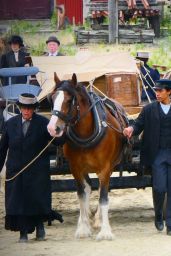 Florence Pugh Spotted on "East of Eden" Set in Oamaru 01.12.2025