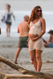 Gisele Bündchen Spotted with Joaquim Valente in Costa Rica 12 23 2024